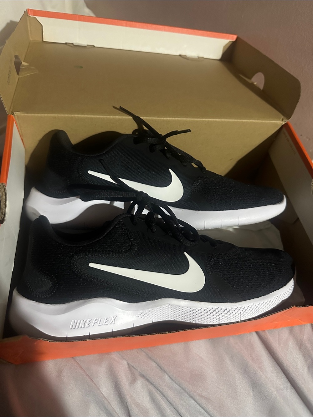 EUC woman’s Nike Flex Experience RN 9 size 11 *NO BOX*